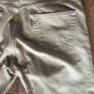 Mens 501 Levi jeans. Color khaki